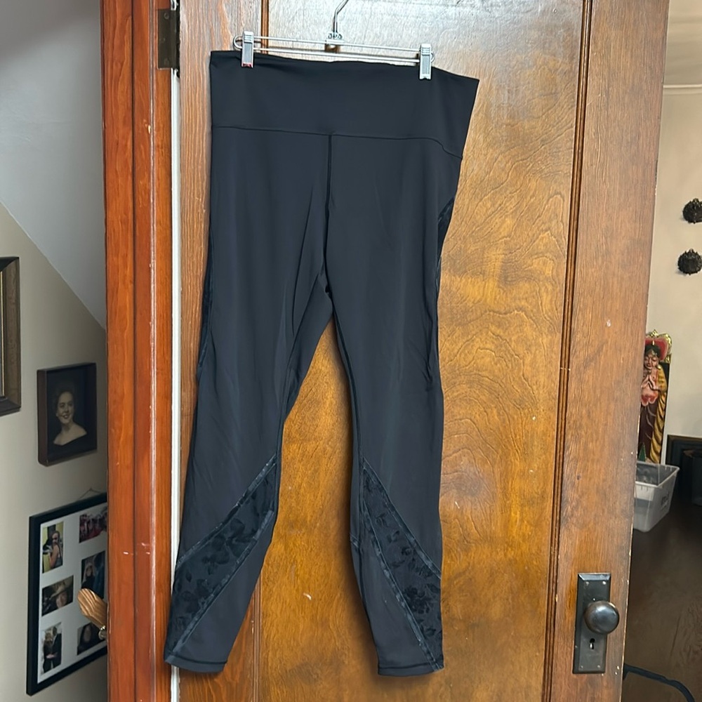 Lululemon black lace and velvet leggings size 12